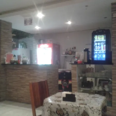 Albergue Metropolis & *
